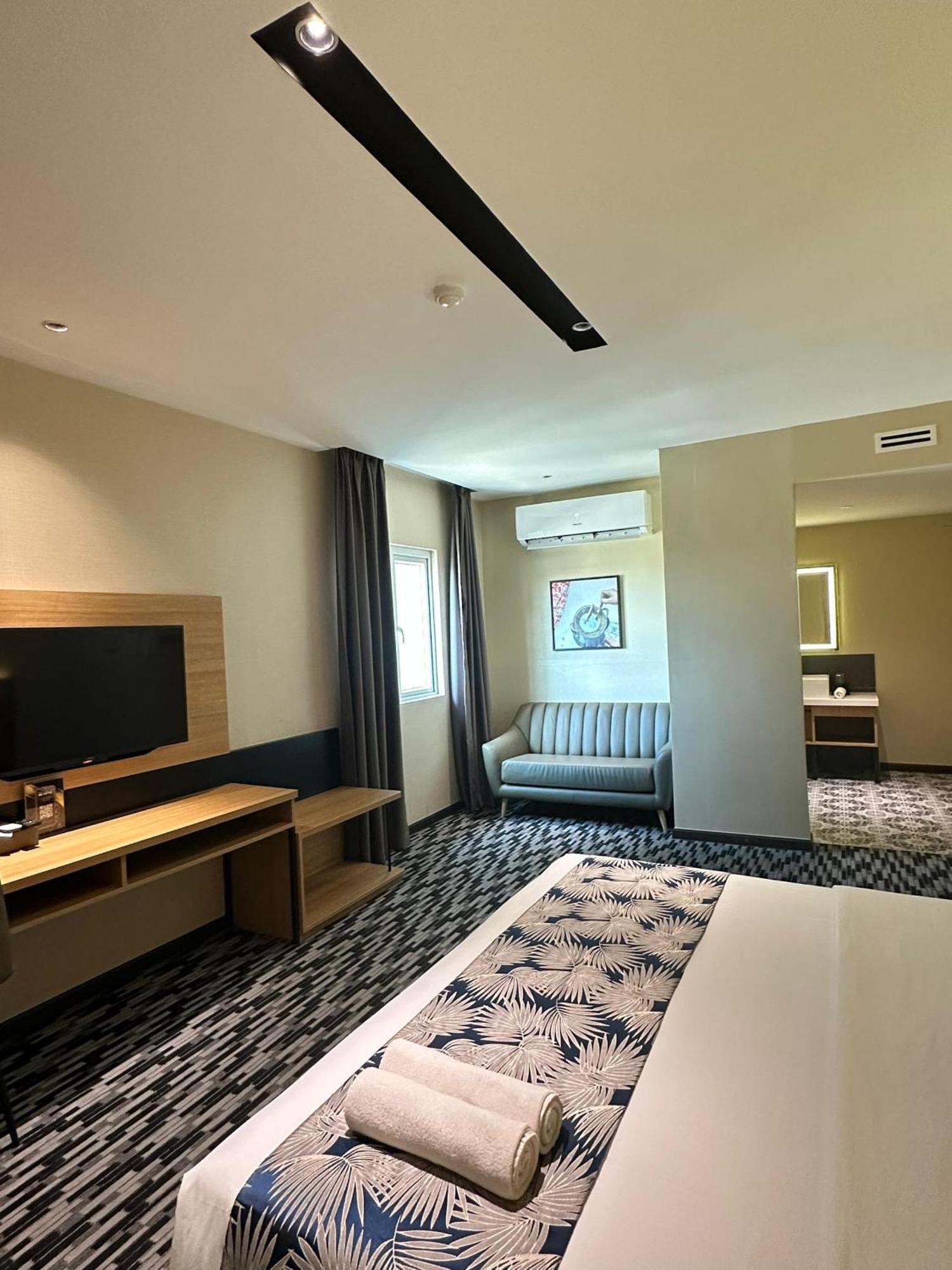 Nb Hotel Johor Bahru Eksteriør billede